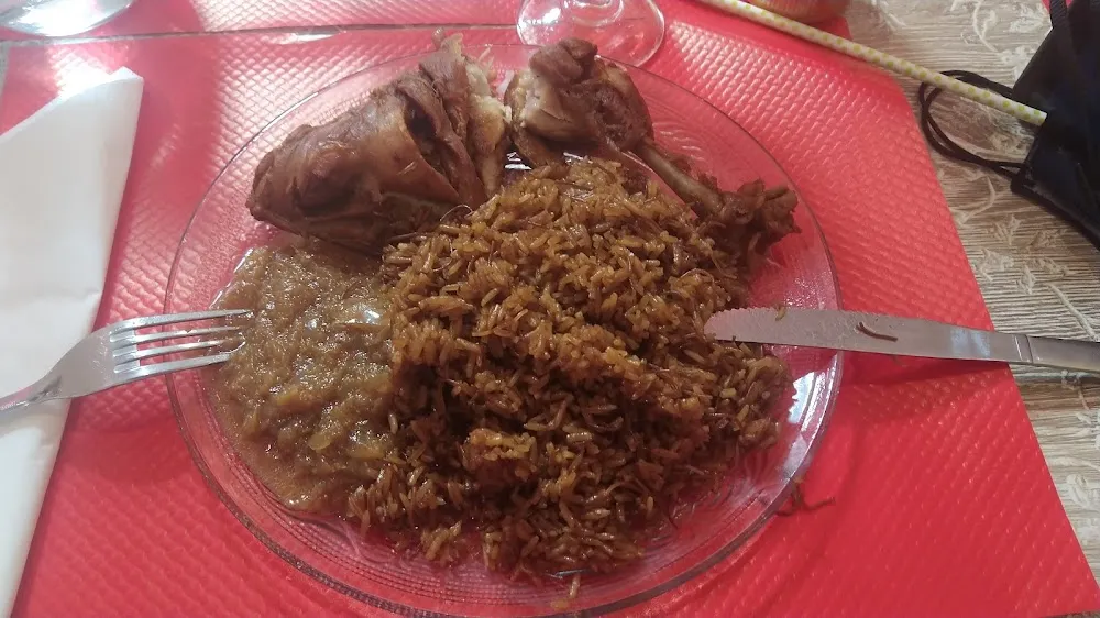 Frango Assado Com Arroz E Acompanhamento Adocicado
